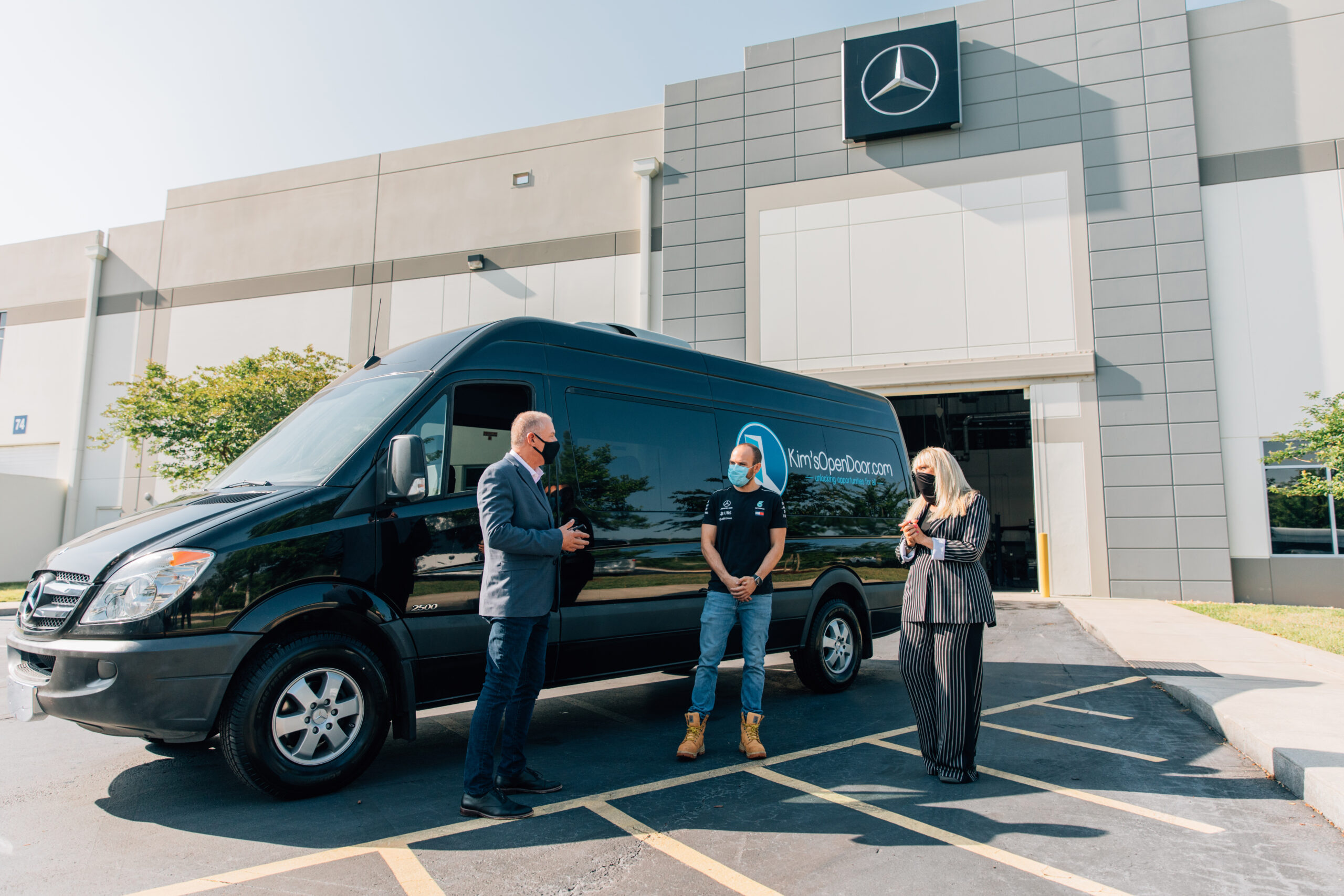 mbusa-delivers-sprinter-van-to-jacksonville-non-profit